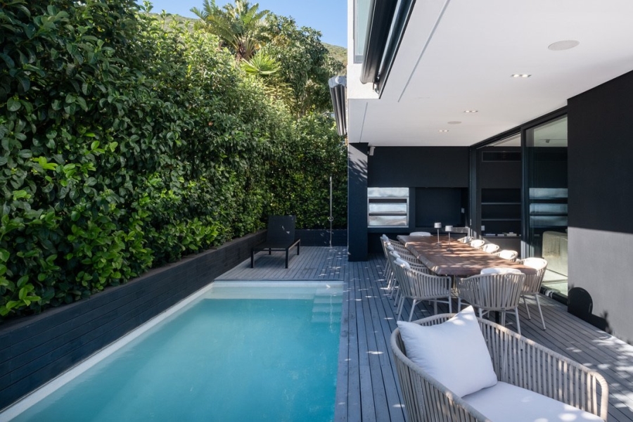 6 Bedroom Property for Sale in Fresnaye Western Cape